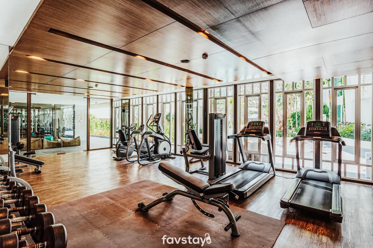 Favstay - The Base Downtown Phuket Exteriér fotografie