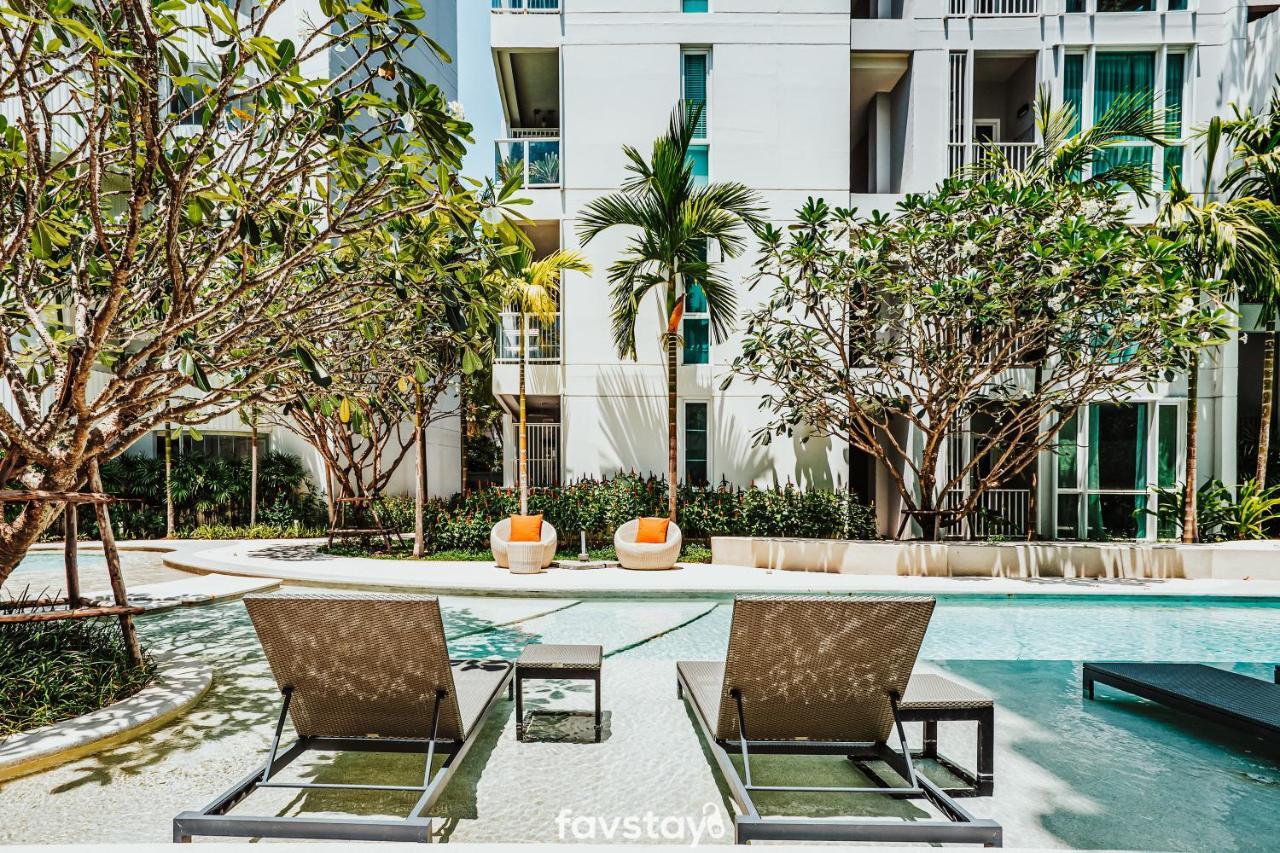 Favstay - The Base Downtown Phuket Exteriér fotografie