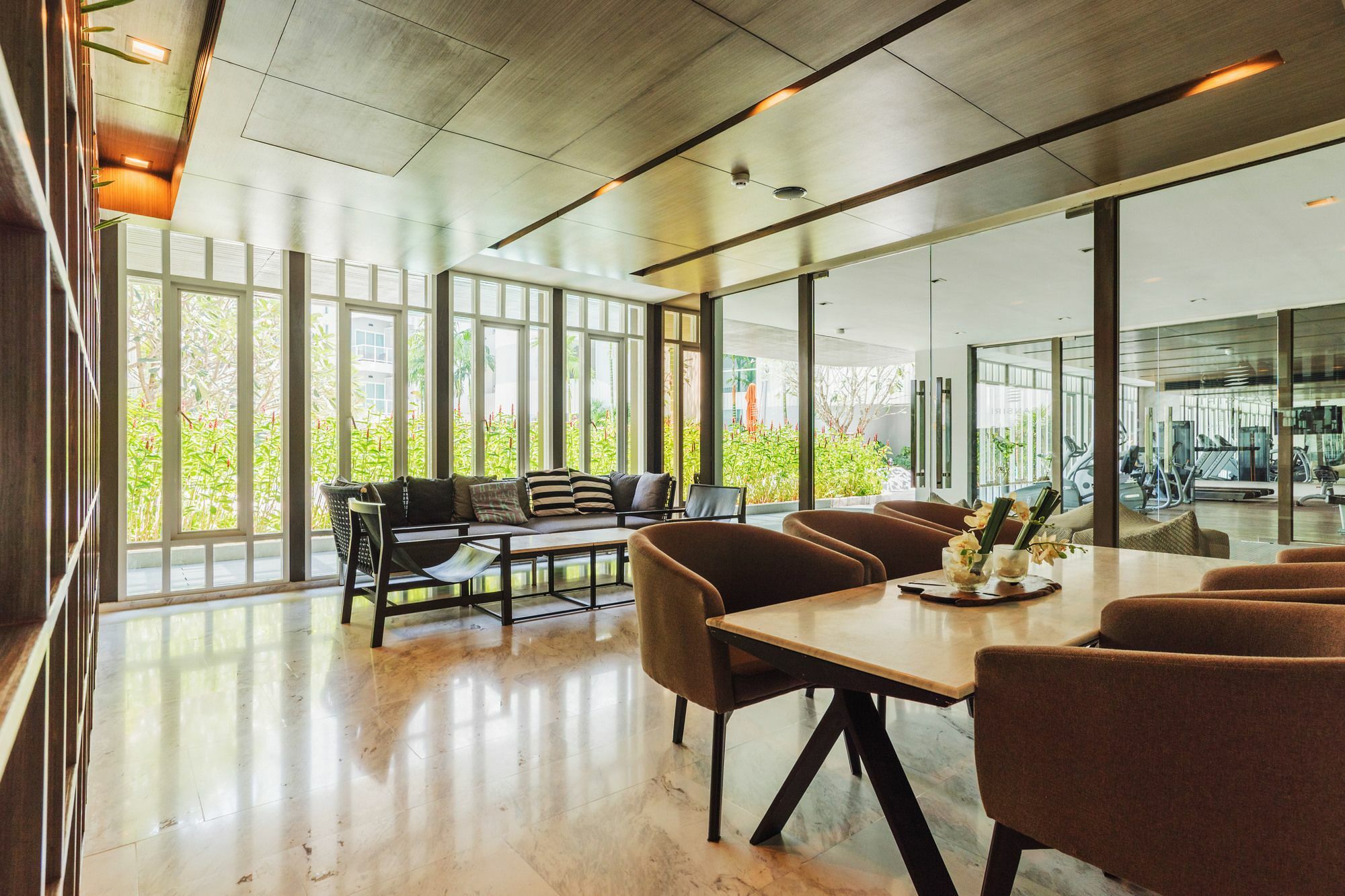 Favstay - The Base Downtown Phuket Exteriér fotografie