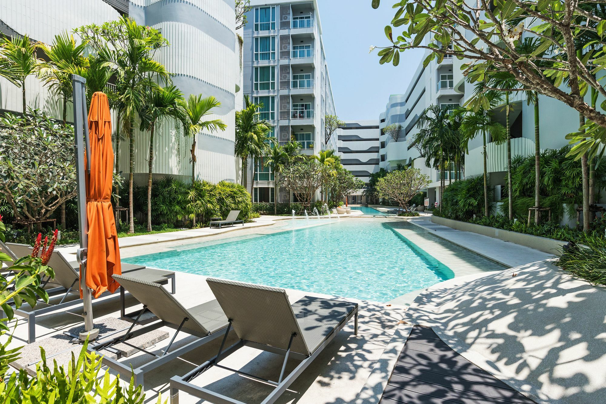 Favstay - The Base Downtown Phuket Exteriér fotografie